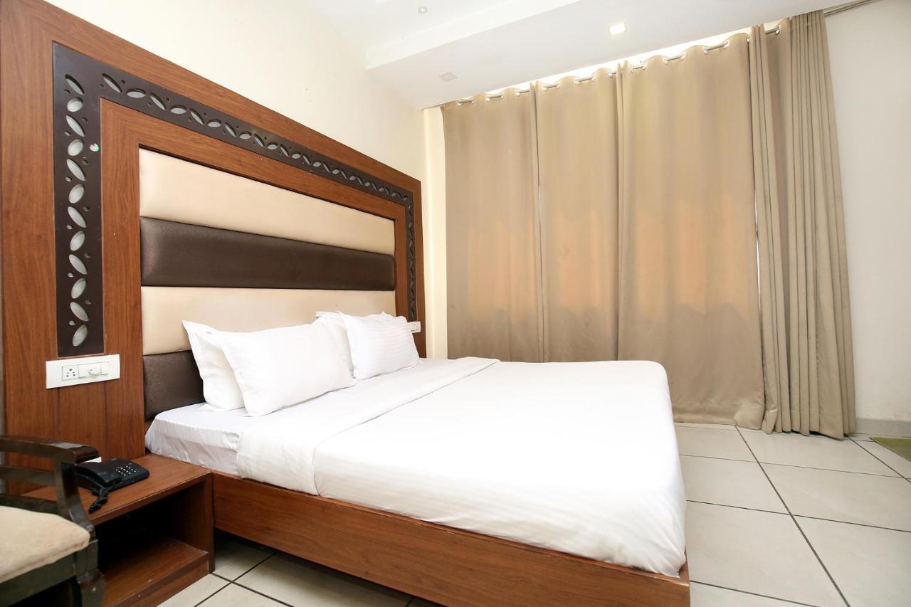 FabHotel Atlante Zirakpur Exterior foto