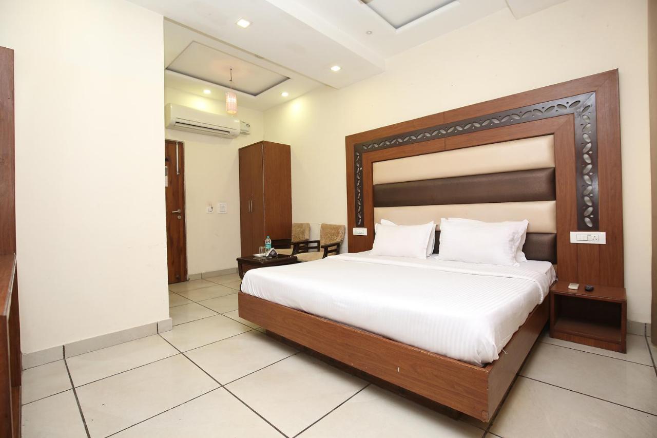 FabHotel Atlante Zirakpur Exterior foto