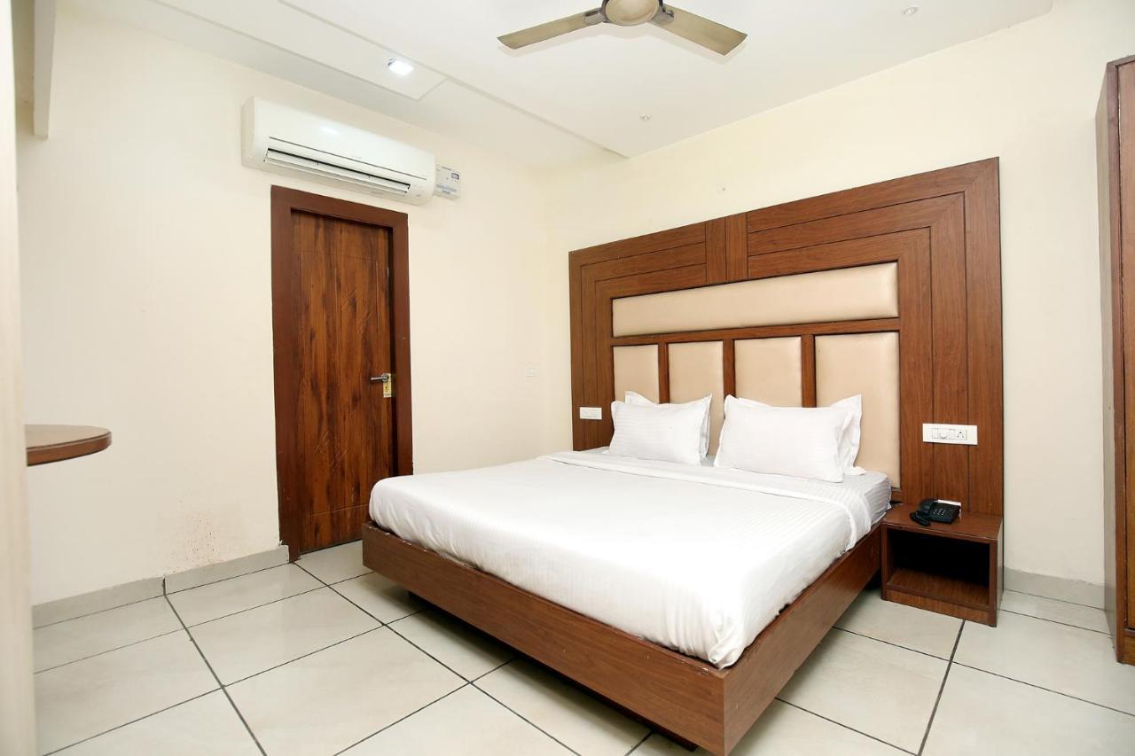 FabHotel Atlante Zirakpur Exterior foto